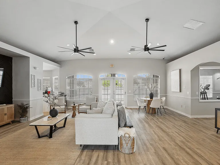 Waterford Pointe Apartments — Photo 8
