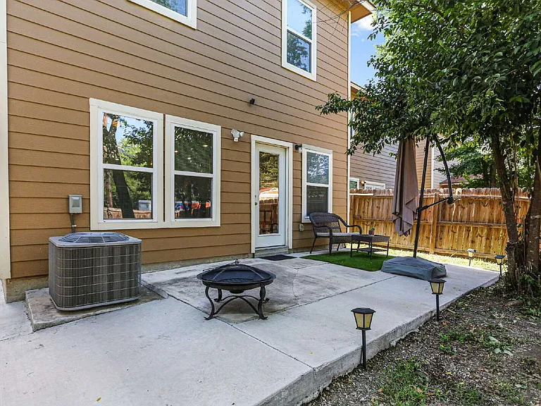 4 Oak Plz — Photo 25