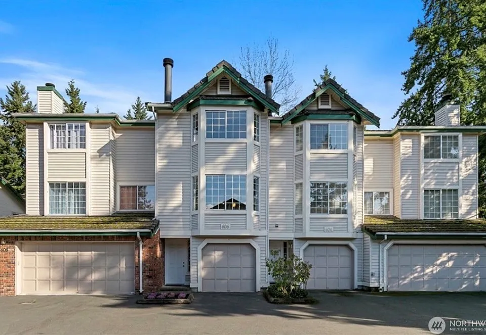 604 122nd Ave NE