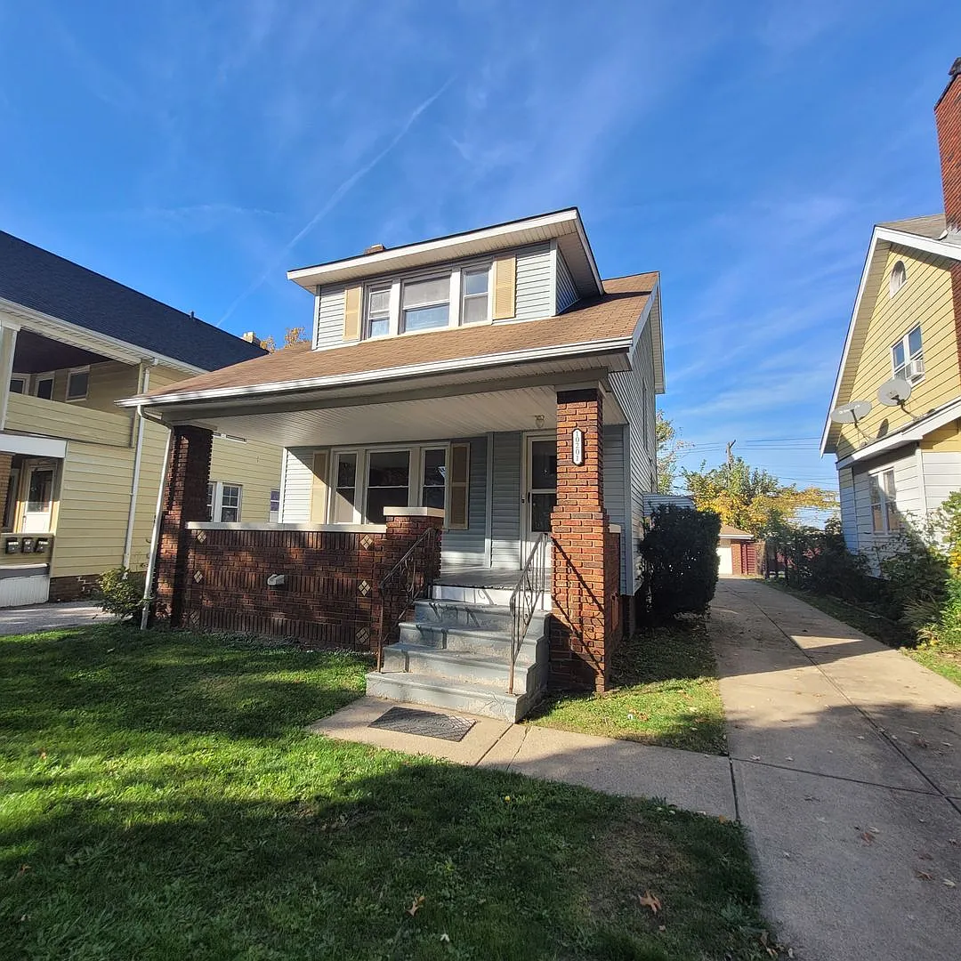 10201 Plymouth Ave photo 1