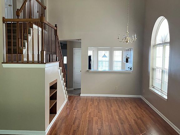 2nd image of 661 Graftons Mill Ln