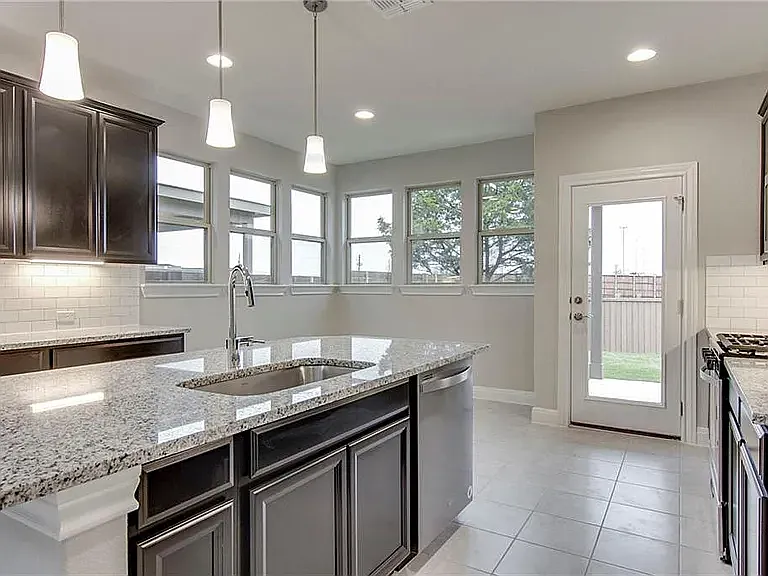 9205 Gynerium Dr — Photo 12