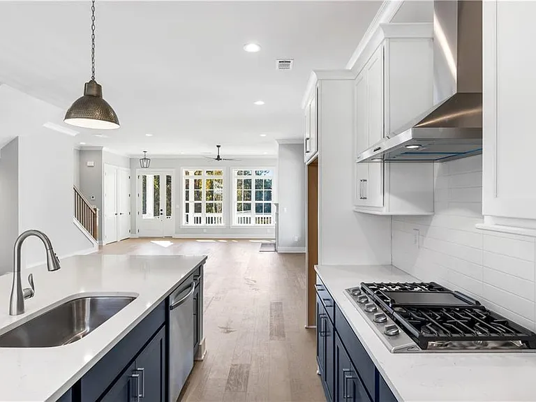 2035 Parkside Ln — Photo 16
