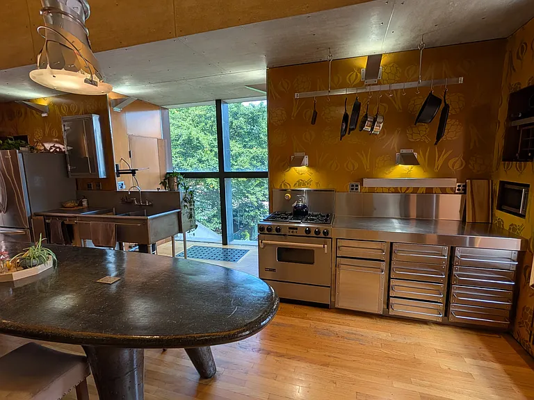 1332 Broadway St — Photo 11