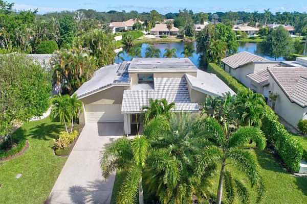Home For Sale In Seagate Country Club