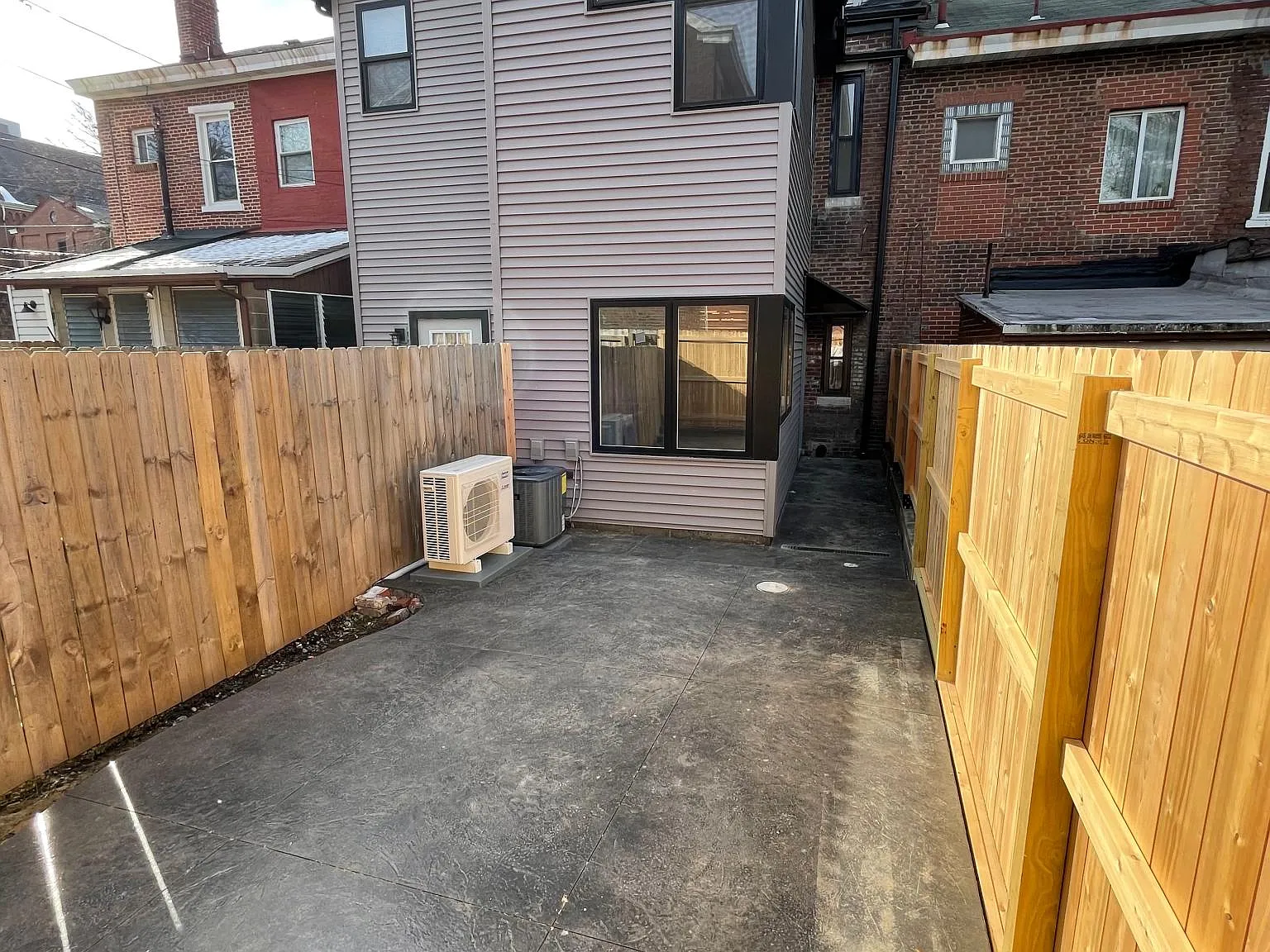 3 bed, 2.5 bath, 1525 sqft, $3,600 — Photo 3
