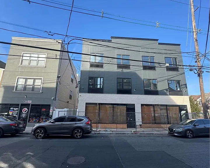 224 Graham Ave #203 — Photo 1