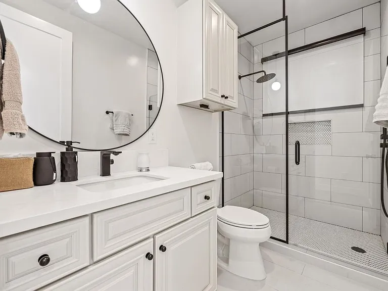 546A Oxford Ave — Photo 7