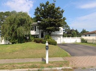 159 Nimbus Rd, Holbrook, NY 11741