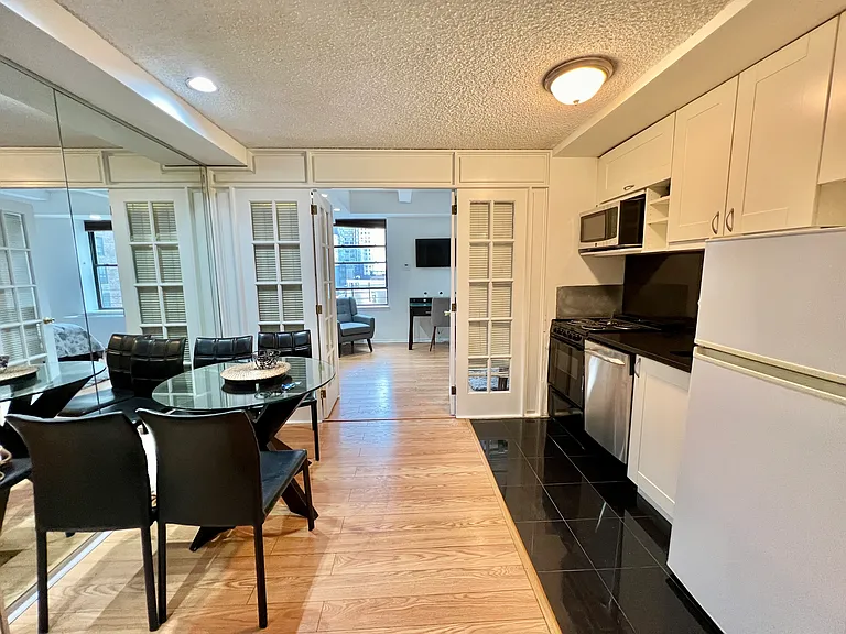 150 W 51st St #808 — Photo 3
