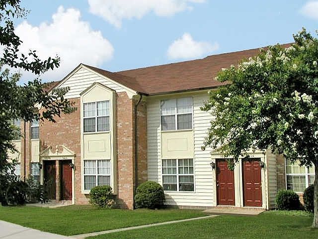 Auburn Place Exterior