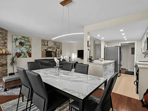 9151 Forest Grove Dr #16, Burnaby, BC V5A 3Z5