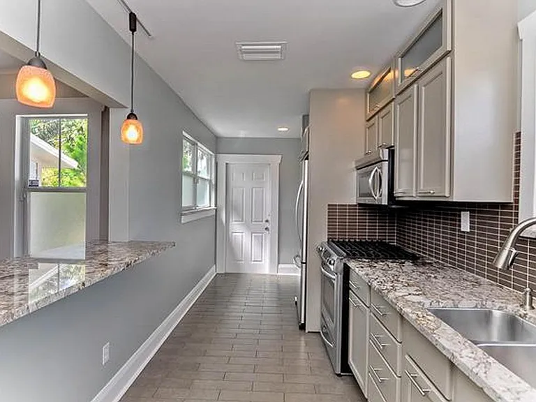1911 W Carmen St — Photo 9
