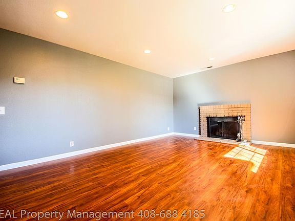 3rd image of 2086 Lockwood Dr