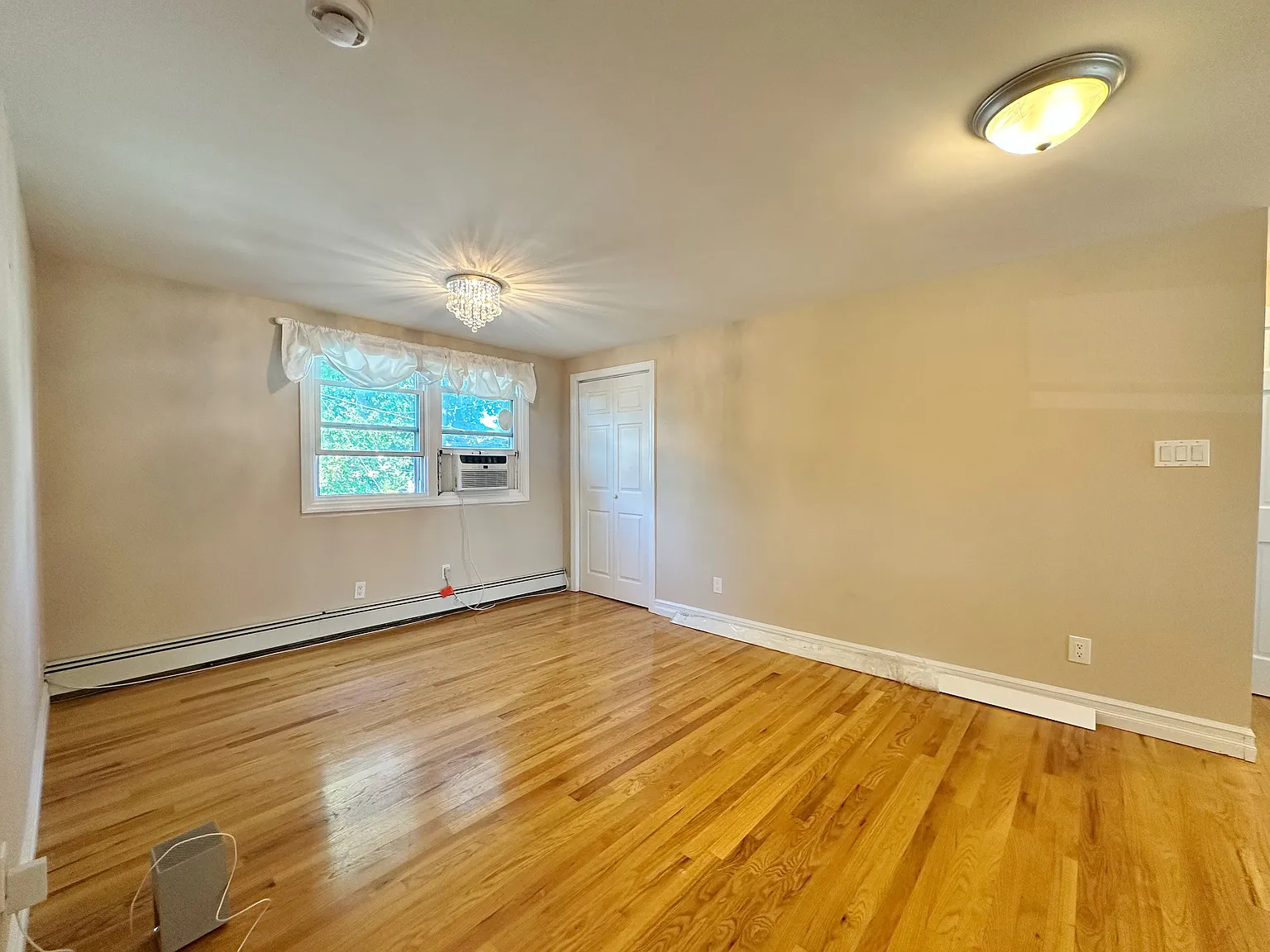 Clay Ln, Levittown — Photo 3