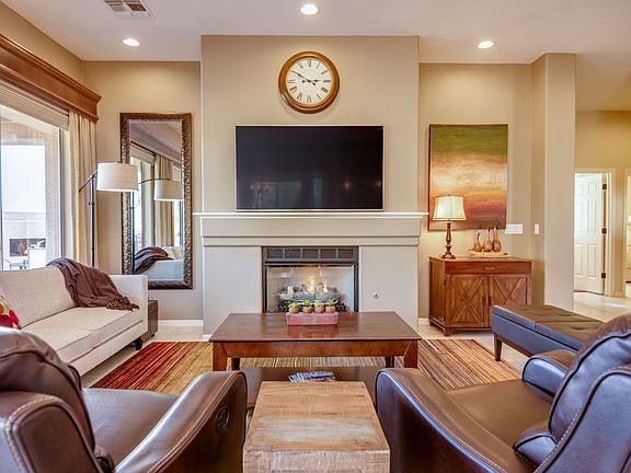 Living Room w/Gas Fireplace