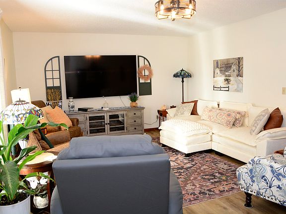 4th image of 2103 Maple Ave