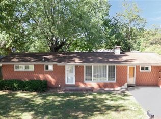 1606 Paradise Dr, Highland, IL 62249