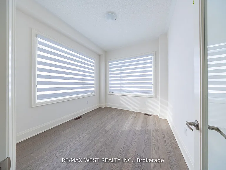 2215 Crystal Dr — Photo 17