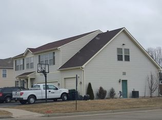 811 Willow St, Kirkland, IL 60146