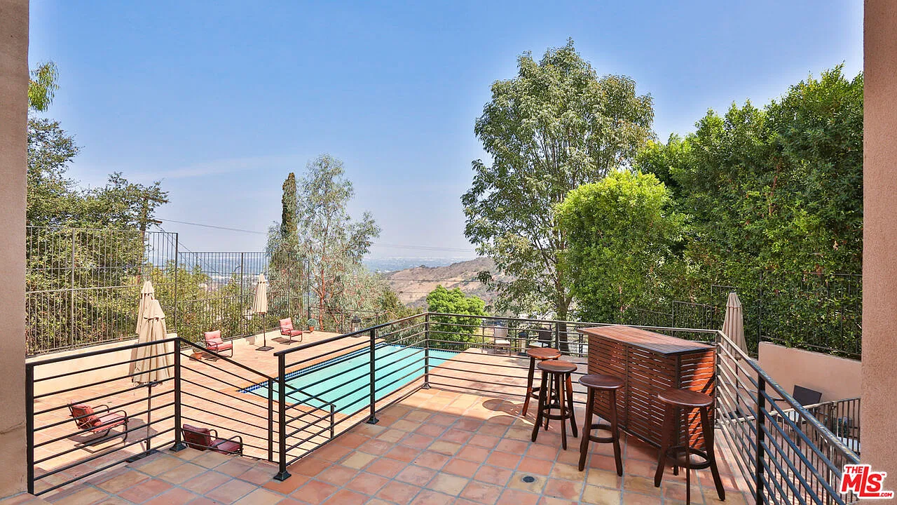 6 bed, 9.0 bath, 8000 sqft, $25,000 — Photo 4