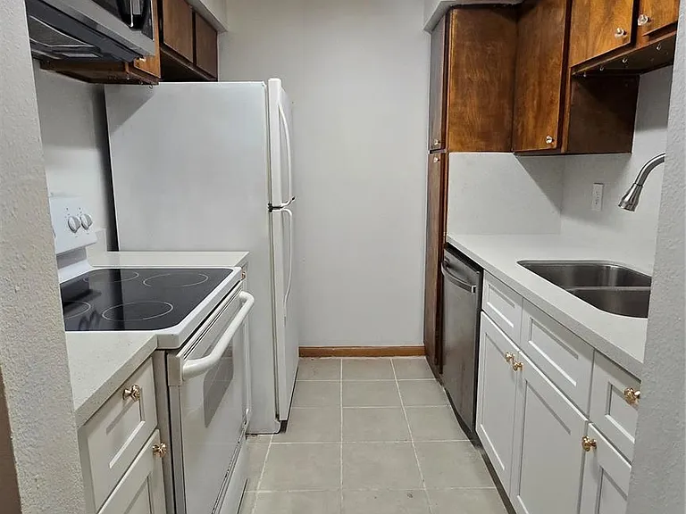 8427 Hearth Dr #4 — Photo 9