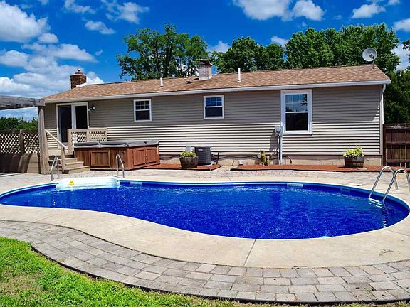 2nd image of 701 Franlyn Dr