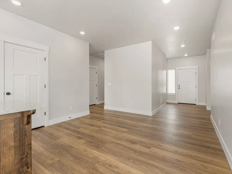 563 S Cutler Ave — Photo 14
