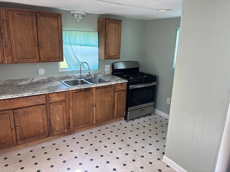 475 Landis Ln — Photo 5