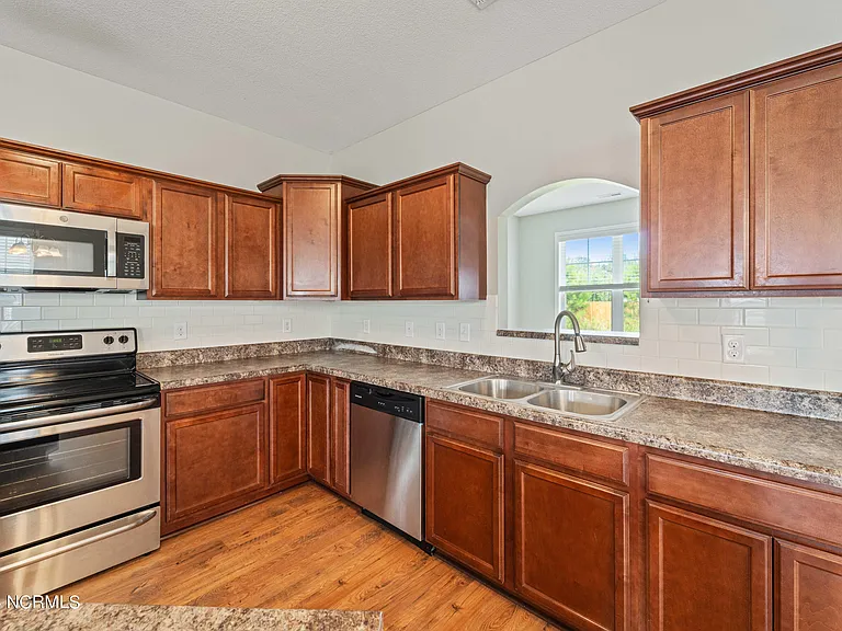 607 Drummond Grove Ln — Photo 7
