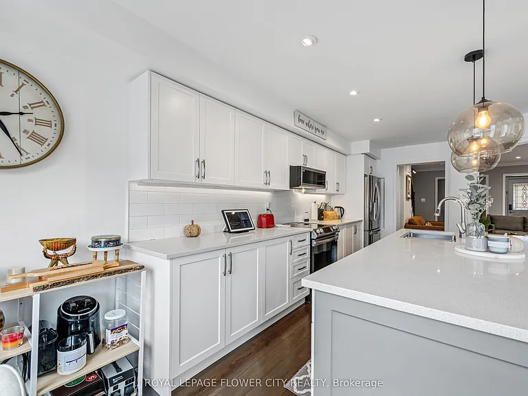 3910 Milkwood Cres — Photo 13