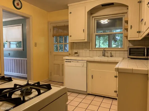 2814 S Arlington Ridge Rd, Arlington, VA 22202
