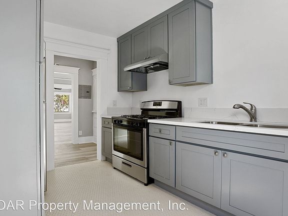 3rd image of 1026 E Broadway