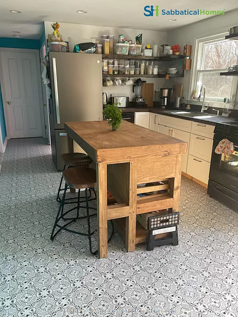 3 bed, 2200 sqft, $3,300 — Photo 4