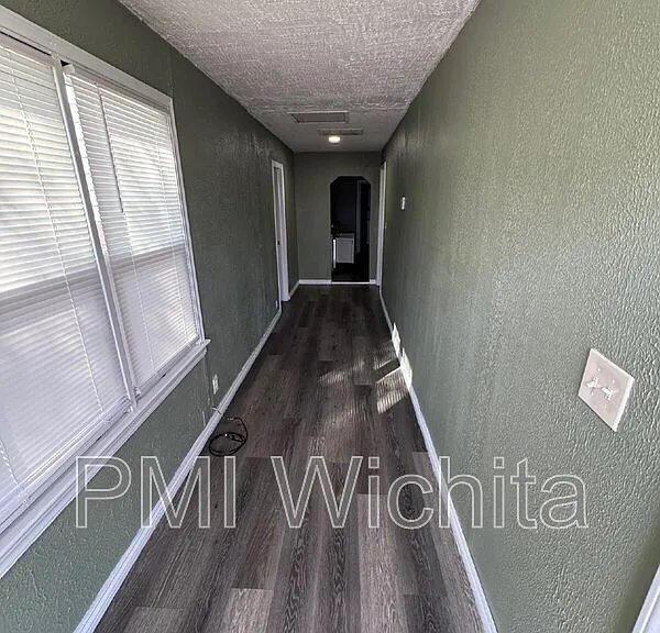 1931 S Washington Ave — Photo 2