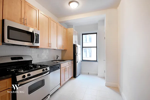 Sold by Warburg | media 4