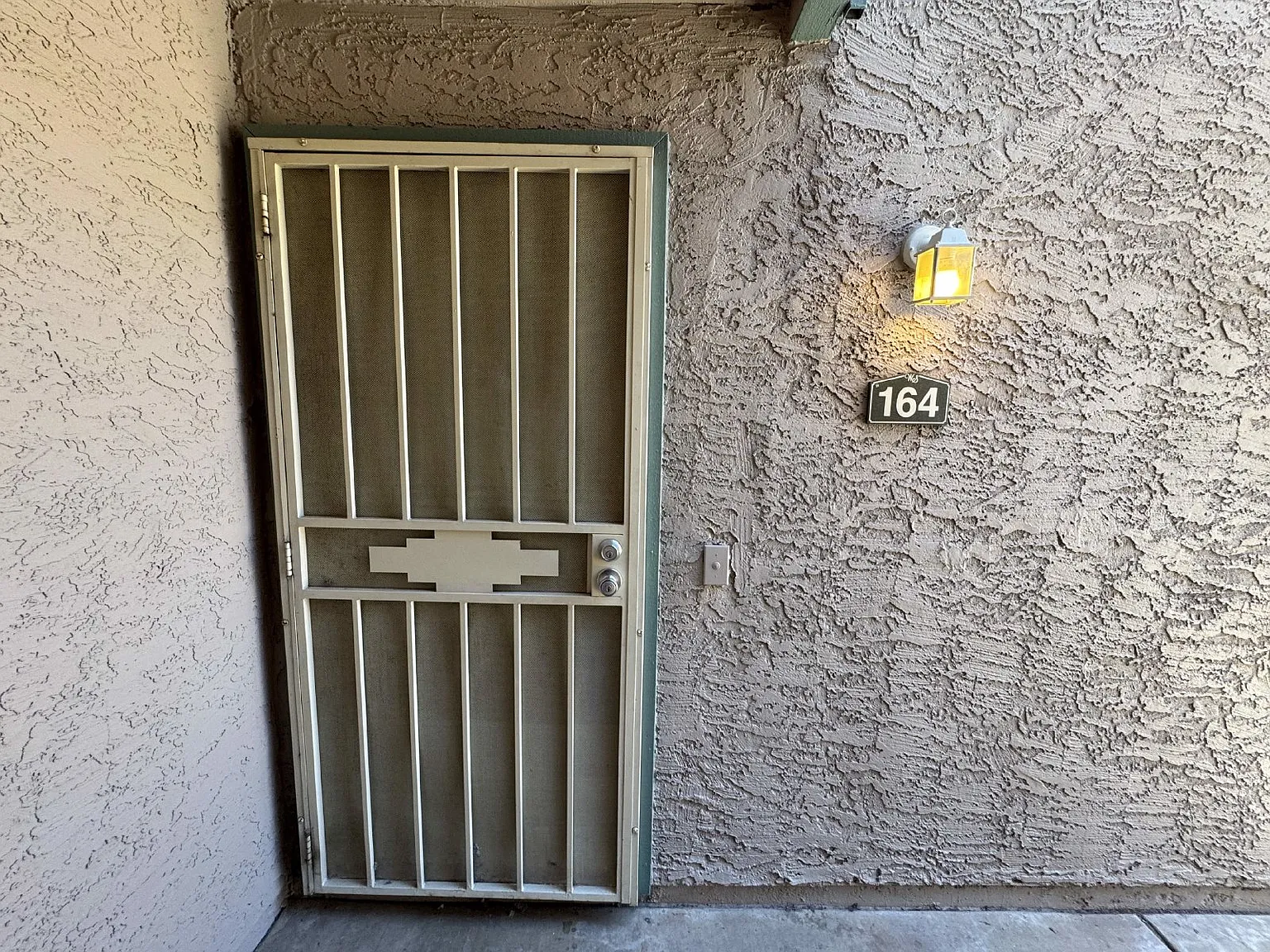 2 bed, 2.0 bath, 898 sqft, $1,400 — Photo 2