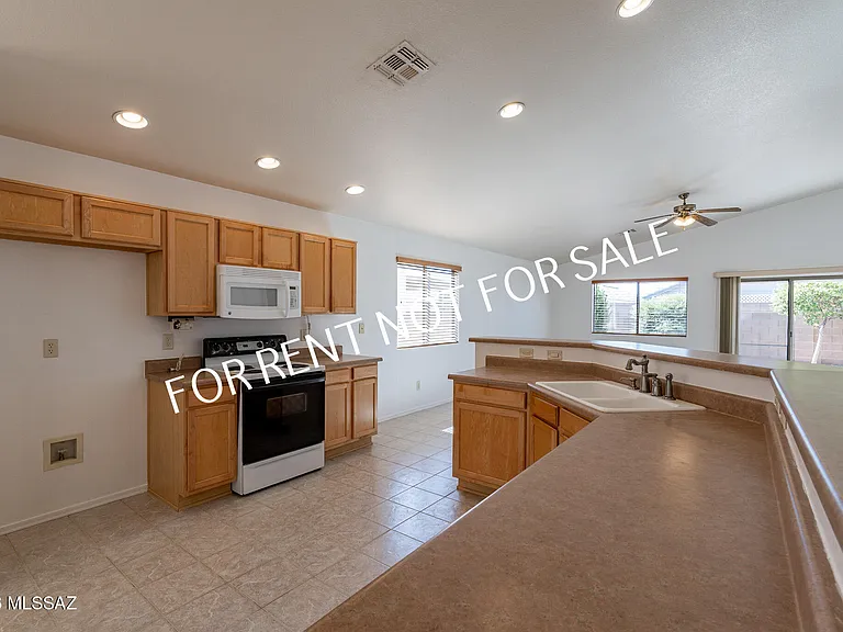 2439 W Rousseau St — Photo 12