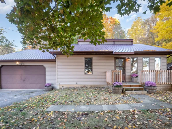 2675 S Brinton Road, Broomfield Township, MI 49340