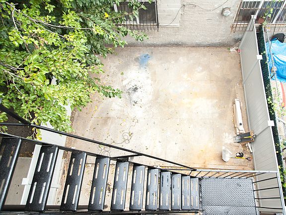 2nd image of 1426 Dekalb Ave APT 1R
