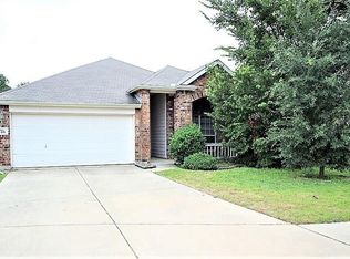936 Starling Ln, Aubrey, TX 76227