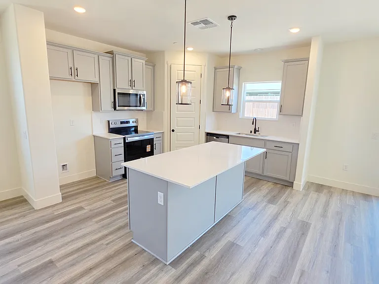 7408 Brenner Pass Way — Photo 33