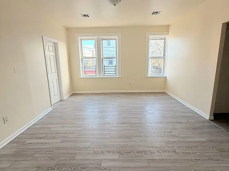 120 Bragaw Ave #6A — Photo 2
