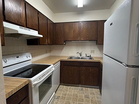 2nd image of 808 Delaware Ave APT D