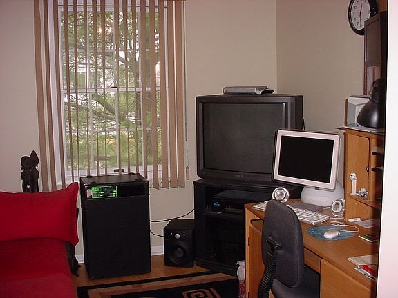 Home office or 3rd bedroom 