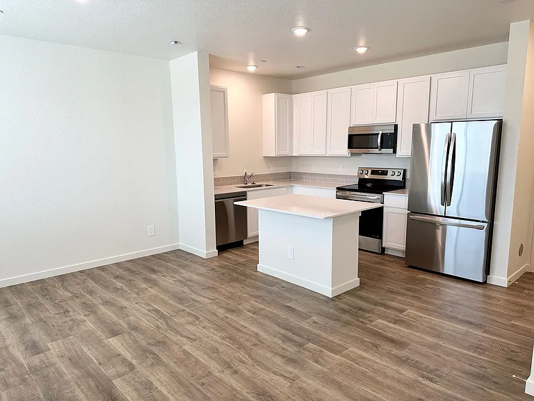 3913 Stove St — Photo 7