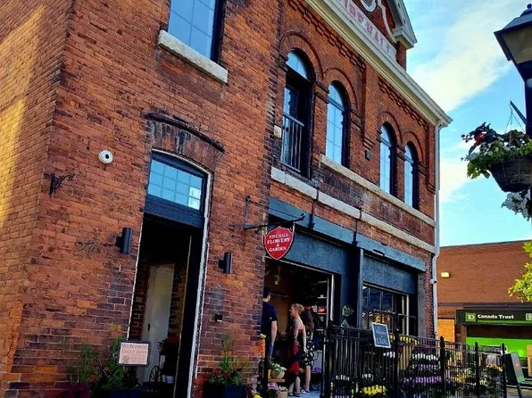 27 Peter St N, Orillia, ON