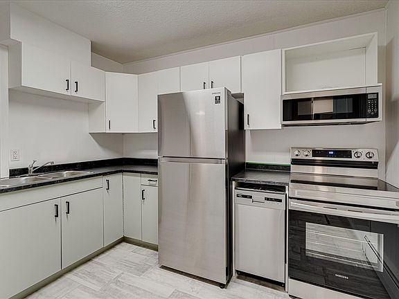 3rd image of 344 Carleton Dr