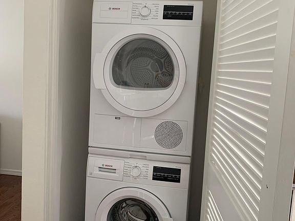 4th image of 834 6th St Unit 202