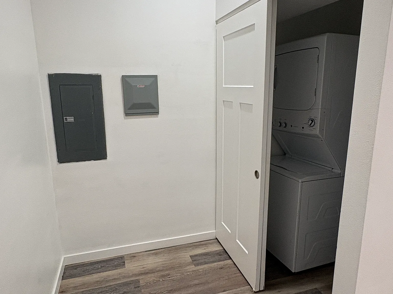 2 bed, 700 sqft, $2,400 — Photo 4